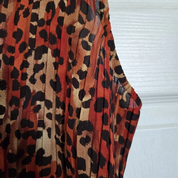 Studio 1940 Leopard Print Sleeveless Crinkle,Pleated Plus Size Blouse Size 18-20 - Picture 4 of 10